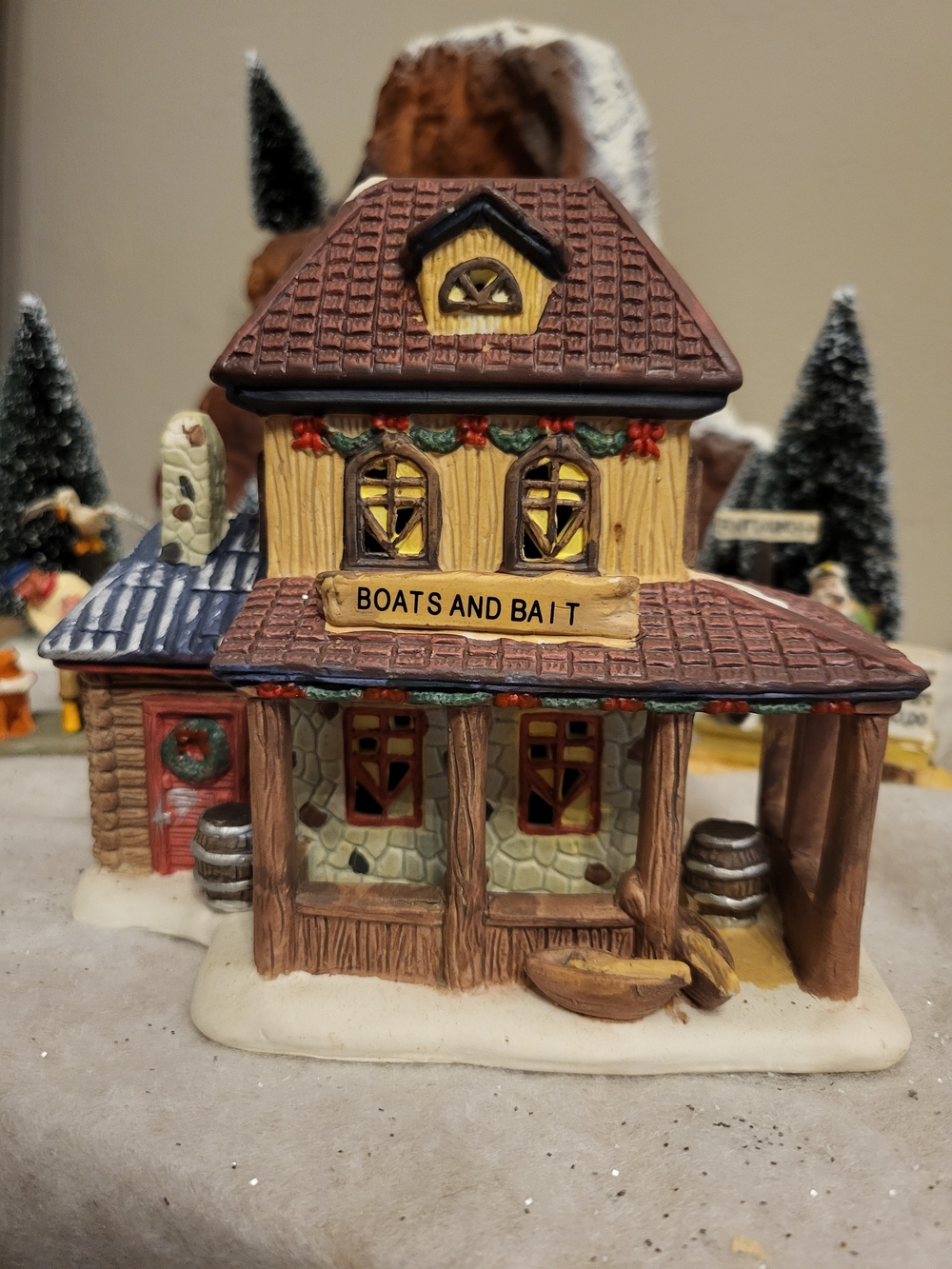 Holiday Time 2005 Christmas Village "Boats & Bait" Lighted Porcelain House Boxed